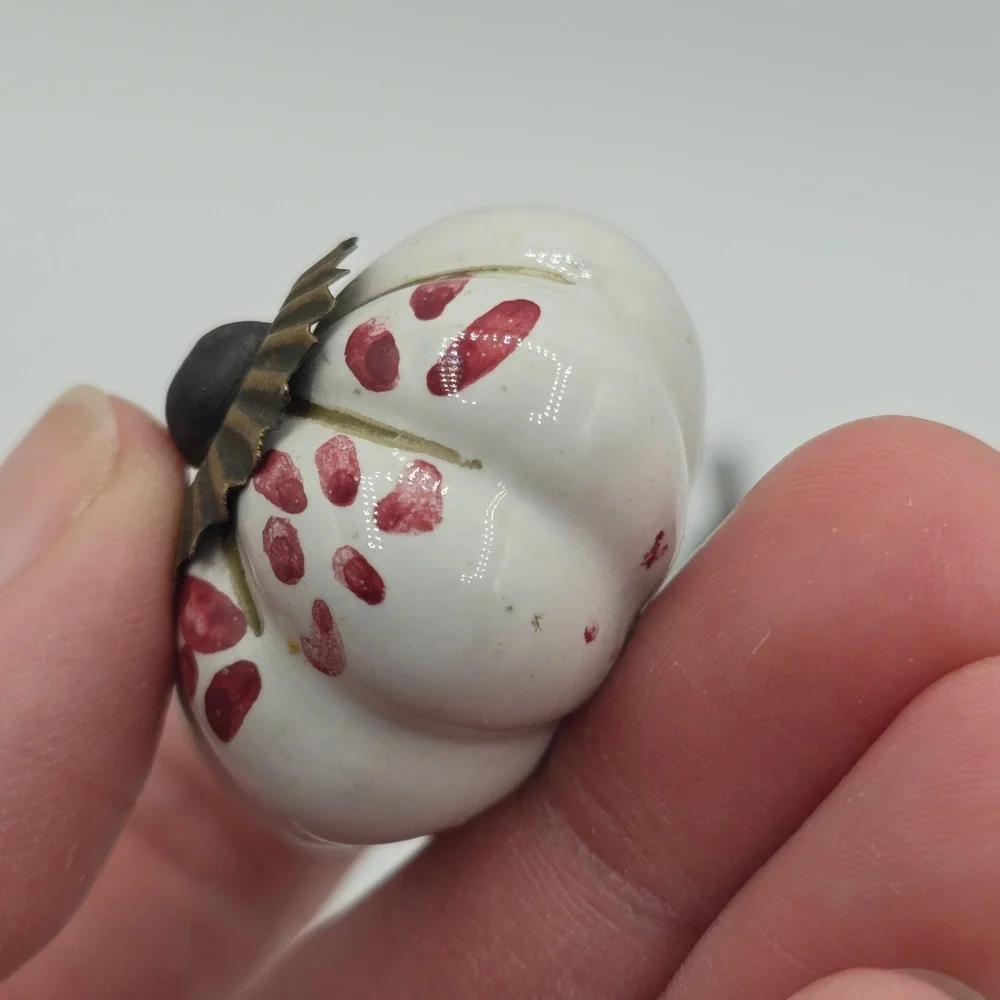 Lot Of 2 VINTAGE VICTORIAN‎ HAND PAINTED Cabibet Drawer Knobs